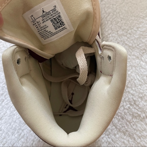 Nike Jordan - Picture 9 of 12